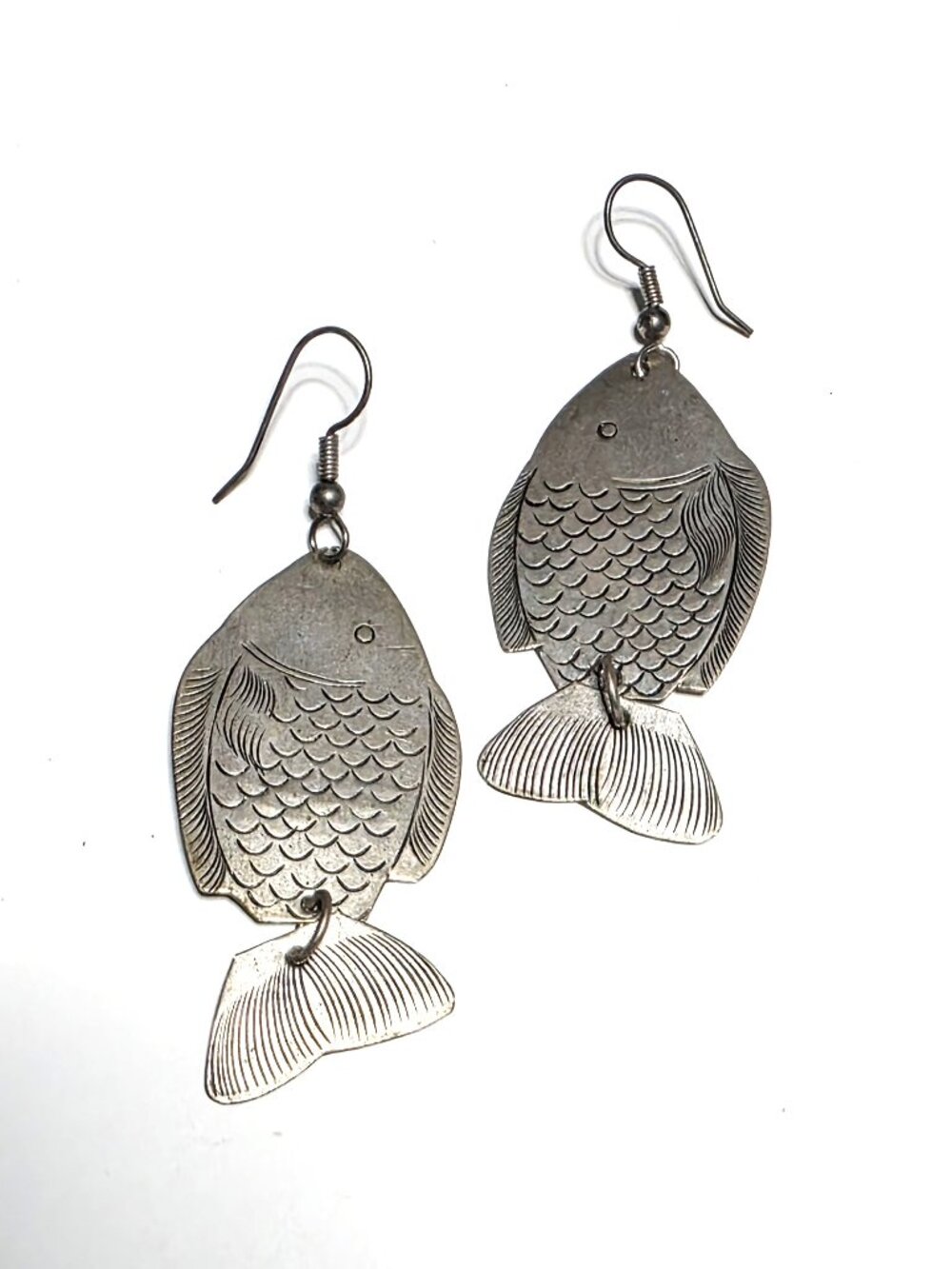 Articulated fish earrings